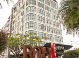 Roxy Hotel & Apartments, hôtel à Kuching