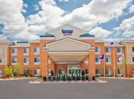 Fairfield Inn & Suites by Marriott Milwaukee Airport, מלון באוק קריק