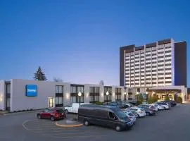 Travelodge by Wyndham Quebec City Hotel & Convention Centre, hotel di Quebec City