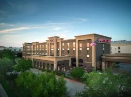 Hampton Inn & Suites Dallas-DFW Airport Hurst, מלון בהרסט