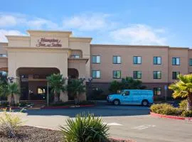 Hampton Inn & Suites Oakland Airport-Alameda, מלון באלאמדה