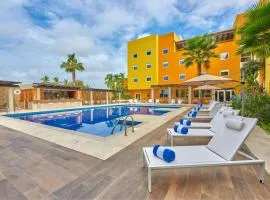 City Express Plus by Marriott Cabo San Lucas, viešbutis mieste Šventojo Luko kyšulys