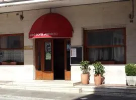 Grande Albergo Abruzzo، فندق في كييتي