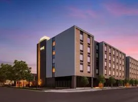 Home2 Suites by Hilton Des Moines at Drake University โรงแรมในดิมอยน์