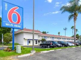 Motel 6-Costa Mesa, CA, hotelli kohteessa Costa Mesa