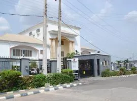 MAHOGANY HOTEL AND SUITES, hotell i Ibadan