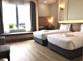 Mayflower Grande Suite Hotel, hotel v mestu Phitsanulok