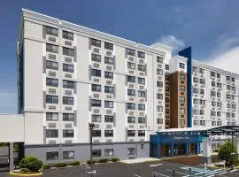 Hampton Inn Newark Airport, hotel v destinaci Newark