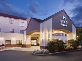 Hyatt House Boston Waltham, hótel í Waltham