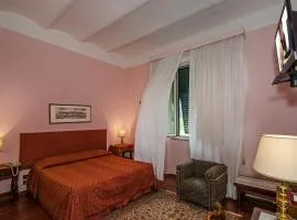 Hotel Rex: Lucca şehrinde bir otel