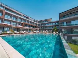 Royal Blue Resort & Residences, hotel i Tivat