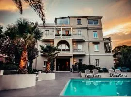 Hotel Benaco: Desenzano del Garda şehrinde bir otel