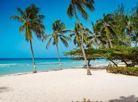 Coconut Court Beach Hotel, hotell i Bridgetown