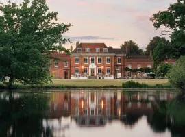 Stoke Place- Part of the Cairn Collection, hotel din Slough