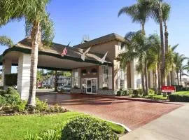 Ramada by Wyndham Costa Mesa/Newport Beach: Costa Mesa şehrinde bir otel