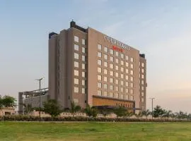 Courtyard by Marriott Surat, hotel sa Surat