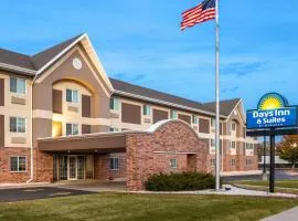 Days Inn & Suites by Wyndham Green Bay WI, hotel v destinaci Green Bay