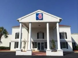 Motel 6-Brunswick, GA, hotel sa Brunswick