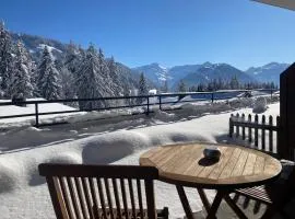 Hotel Alpenrose mit Gourmet-Restaurant Azalée, hotel v mestu Gstaad