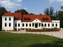 Dwór Stary Chotów, hotel u gradu 'Kalisz'