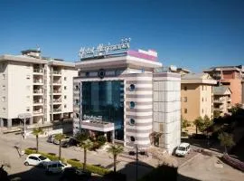 Hotel Majorana، فندق في ريندي