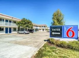 Motel 6-Redding, CA - North, hotel v mestu Redding