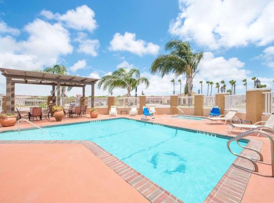 Microtel Inn & Suites by Wyndham Corpus Christi/Aransas Pass, מלון בארנזאס פאס