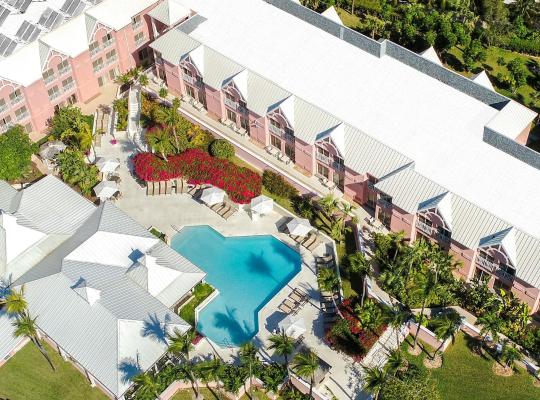 Comfort Suites Paradise Island, хотел в Насау