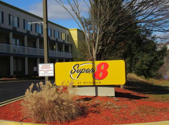 Super 8 by Wyndham New Cumberland, hotelli kohteessa New Cumberland