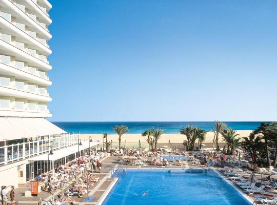 Hotel Riu Oliva Beach Resort - All Inclusive, hotel v mestu Corralejo