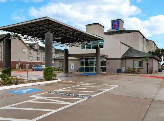 Motel 6-Pharr, TX, hotel v destinaci Pharr