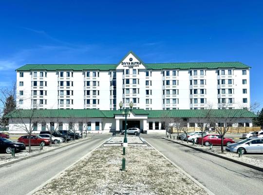 Divya Sutra Plaza and Conference Centre Calgary Airport, hotel i Calgary