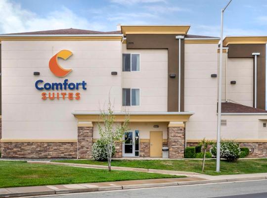 Comfort Suites Redding - Shasta Lake, hotel v mestu Redding