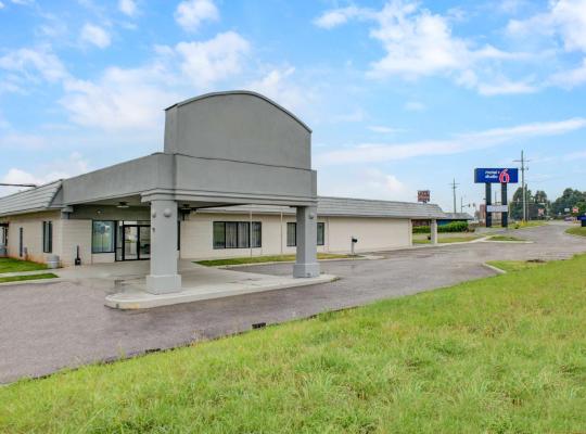 Motel 6 Chickasha, OK, hotel sa Chickasha