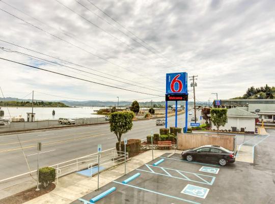 Motel 6-Coos Bay, OR, hotell i Coos Bay