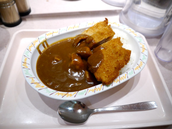 これぞ庶民の味方！ 良心的価格380円でカツカレーを提供する八重洲地下街「カレーショップアルプス」