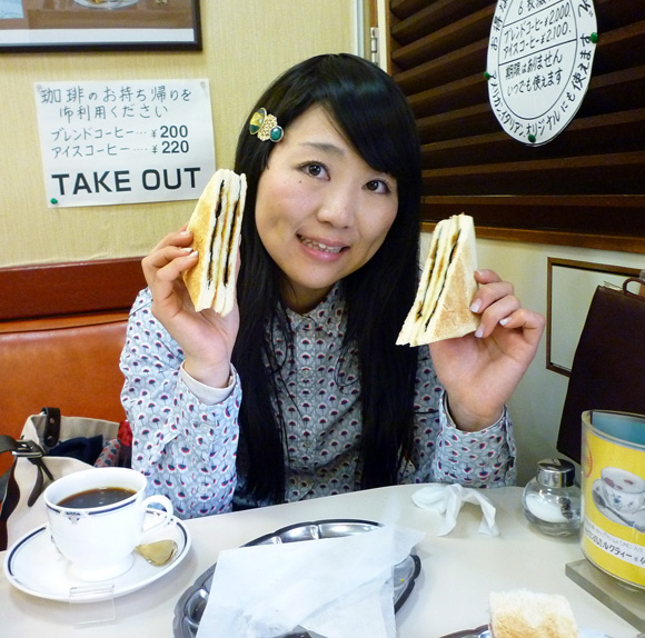 【老舗グルメ】パンに焼きのりを挟んだ「のりトースト」が美味 / 東京・神田「珈琲専門店エース」