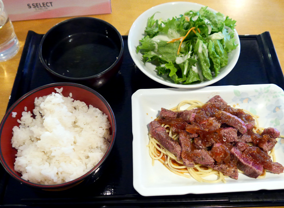 【グルメ】1コイン（500円）でビフテキランチが食べられる「山海楽酒 およよ」がステキ！ 東京・西新宿