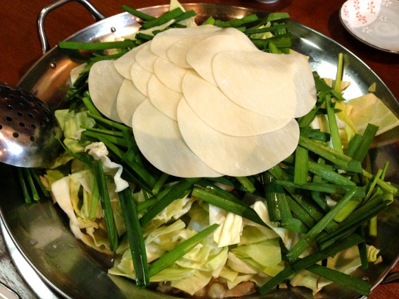 このためだけに福岡へ行け！ 酢醤油で食べる「水炊き風もつ鍋」は締めのちゃんぽん麺まで超絶品!! 博多『もつ幸』