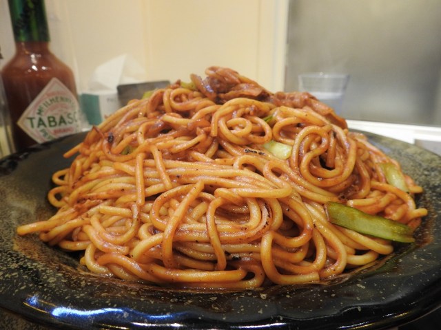 【デカ盛り】焼きスパゲティ店「ロメスパバルボア 神田小川町店」が1.4キロのギガ盛りを販売開始！完食しに行ってみた