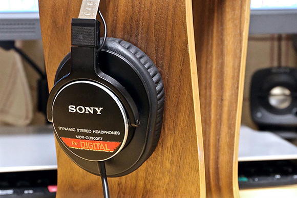 【プロも愛用】最強ヘッドフォンはSONYの「MDR-CD900ST」であることを冷静にお伝えしたい