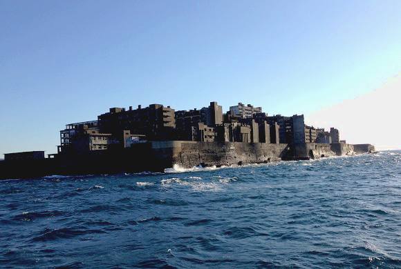 【絶景】世界遺産「軍艦島」が美しすぎるほどに荒れ果てていた