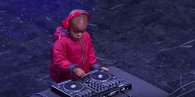 【動画あり】3歳のDJが南アのオーディション番組に出演 / あまりの実力とかわいさに場内騒然