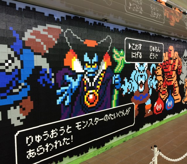 【新宿駅ジャック】18万個のブロックで描かれたドラクエのモンスターが超スゴイ！ 思わず見入ってしまう