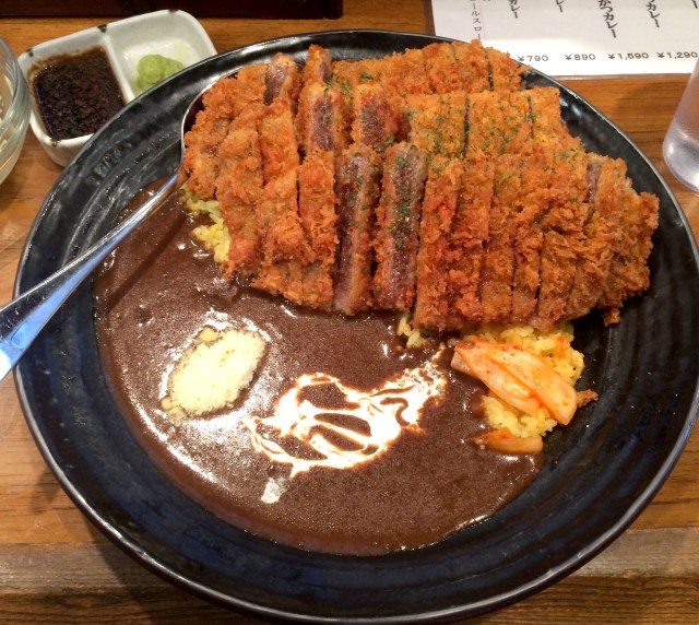 【カレー探求】昼はカレー 夜は立ち飲みの二毛作の店で極上牛かつカレーを食す / 東京・池袋「五坪」