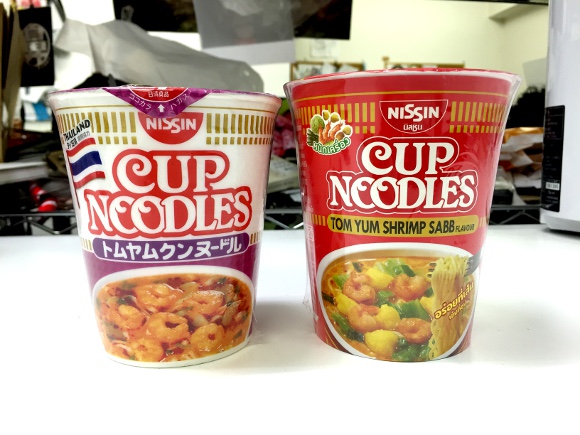 【検証】日清カップヌードル「日本トムヤムクン味」と「本場トムヤムクン味」を食べ比べてみた