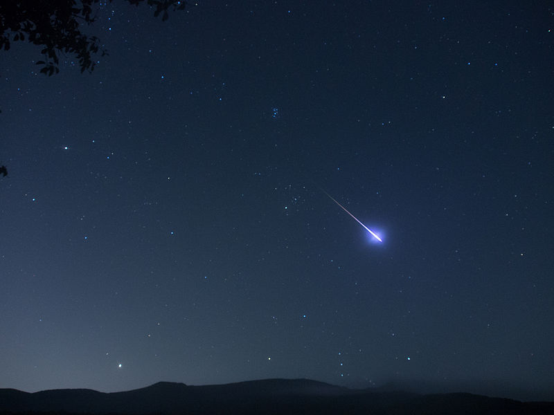 Perseid_meteor_-_13_Aug._2013