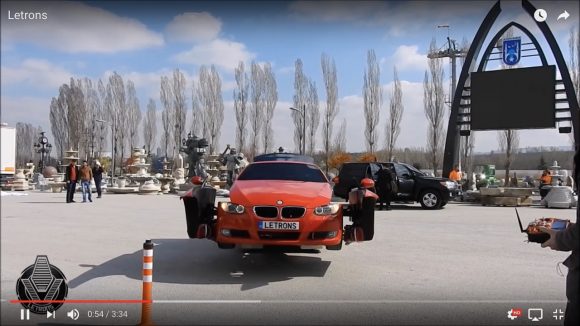 【動画】完全にトランスフォーマー！ 本当に走れる「ロボットに変形するBMW」が爆誕!!