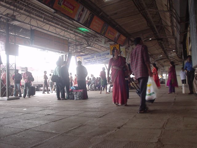 インドの駅が無料Wi-Fi化！ → 市民が駅につめかけ「大人の動画」につなぎまくる事態が発生!!