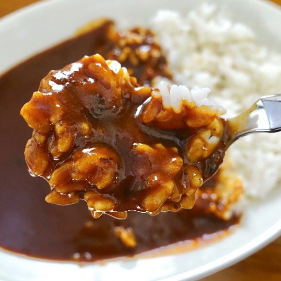 【コスパ最強】これが1食100円ってマジ!? ハウス食品「プロクオリティー ビーフカレー」がウマすぎて震えた